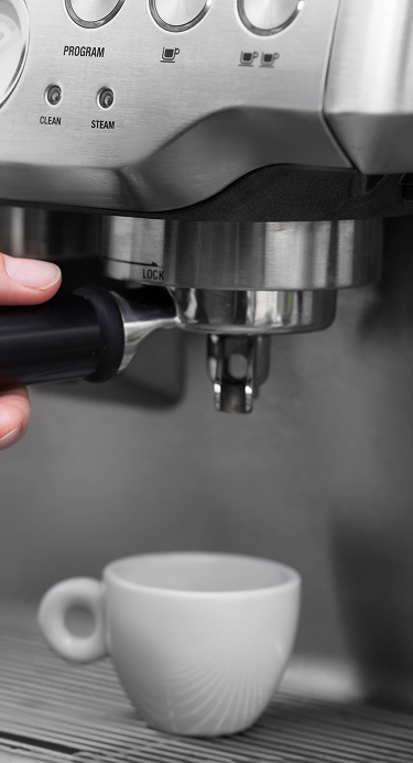 Не течет кофе из кофемашины Beko