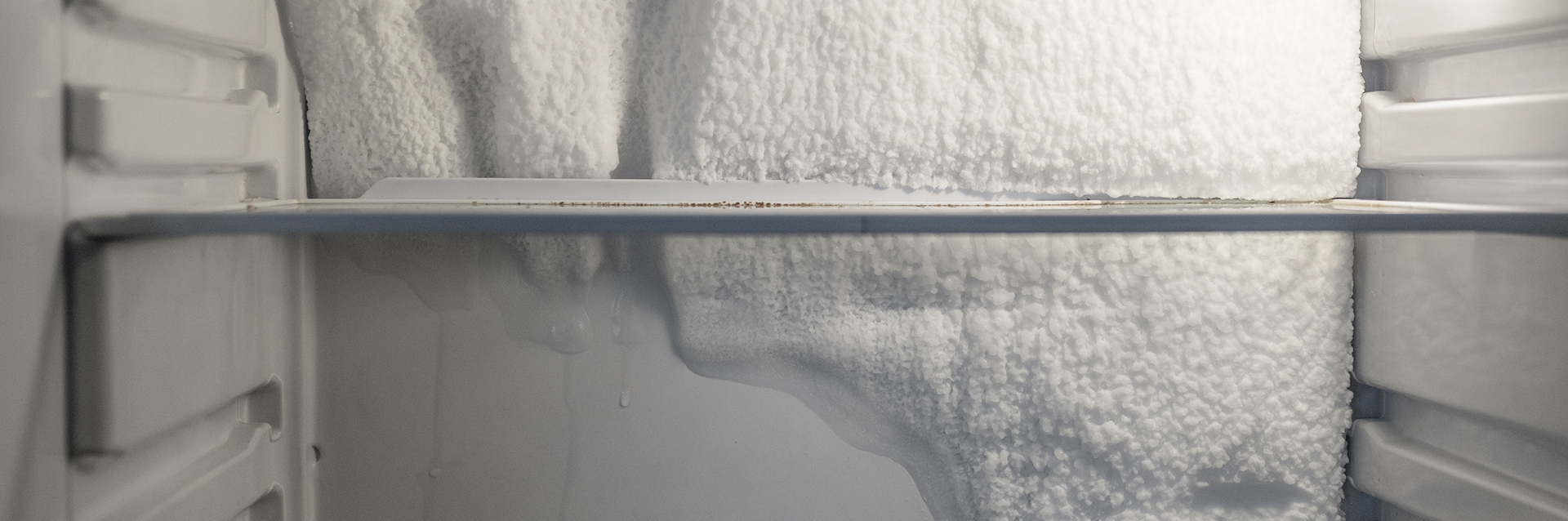 Холодильник Beko покрывается льдом